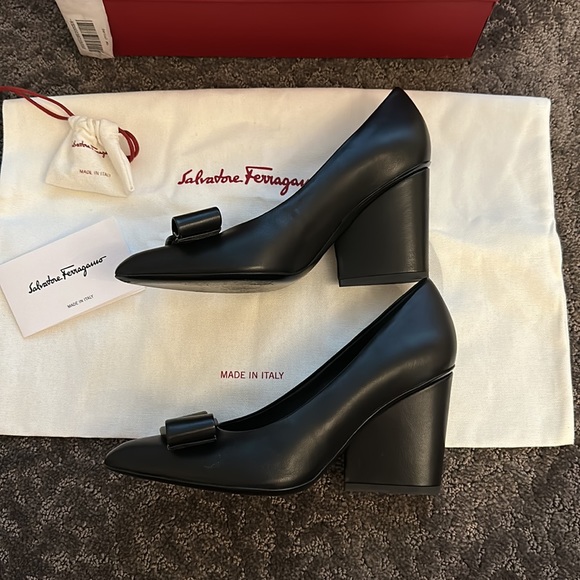 SALVATOR FERRAGAMO VIVA 85 HEELS - SIZE 5 - Picture 2 of 8